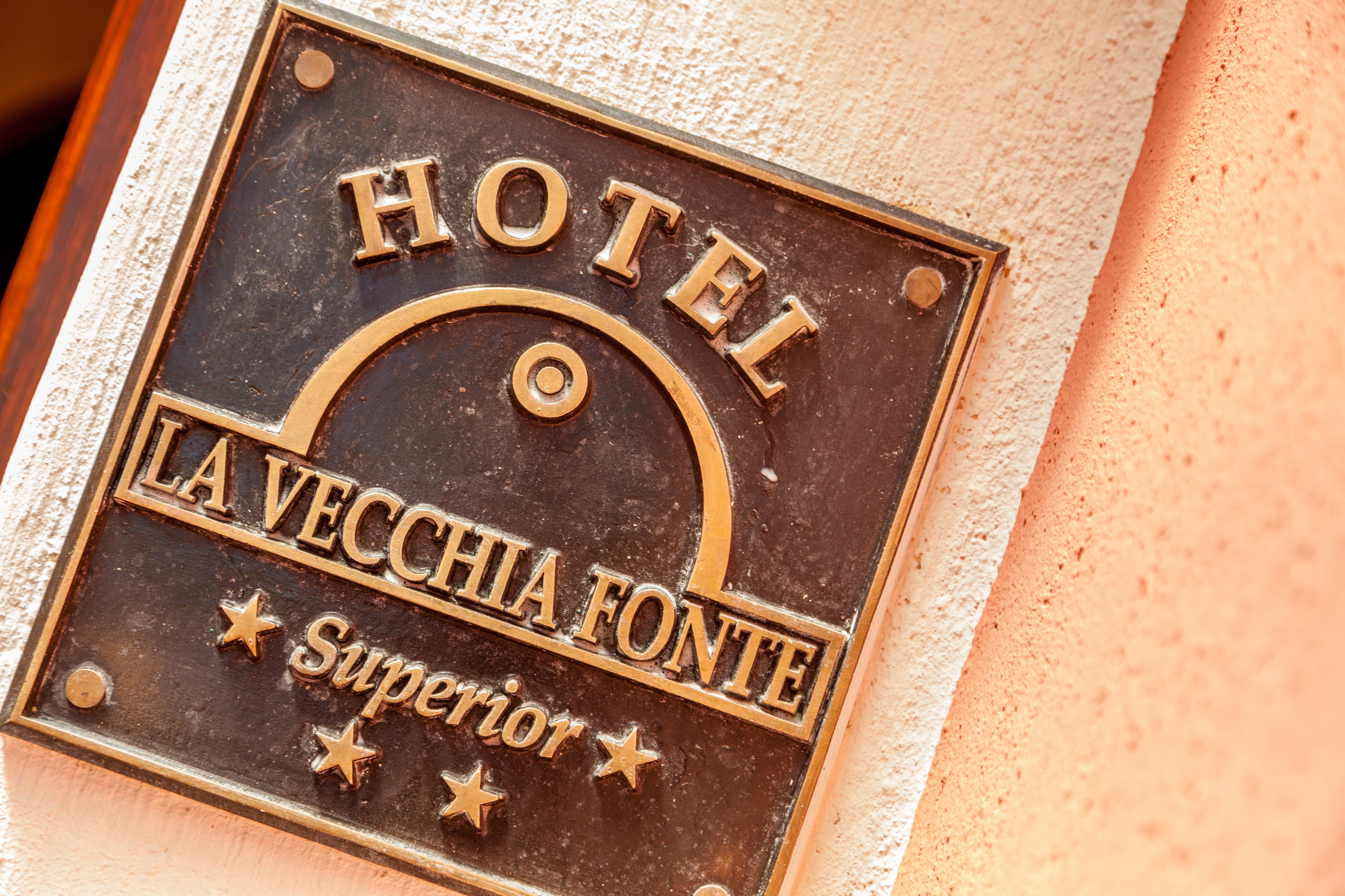 La Vecchia Fonte Boutique Hotel Palau Luaran gambar