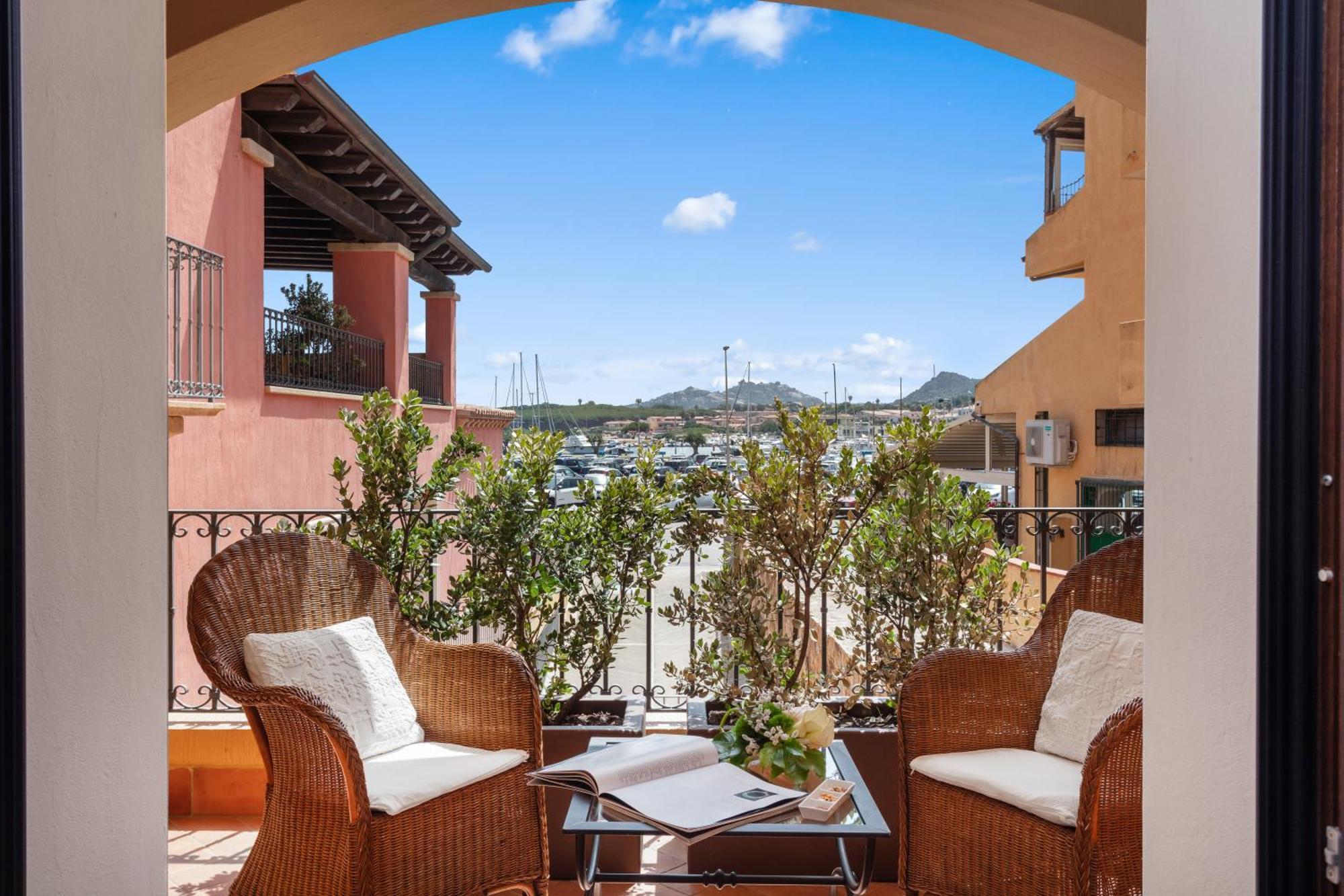 La Vecchia Fonte Boutique Hotel Palau Luaran gambar