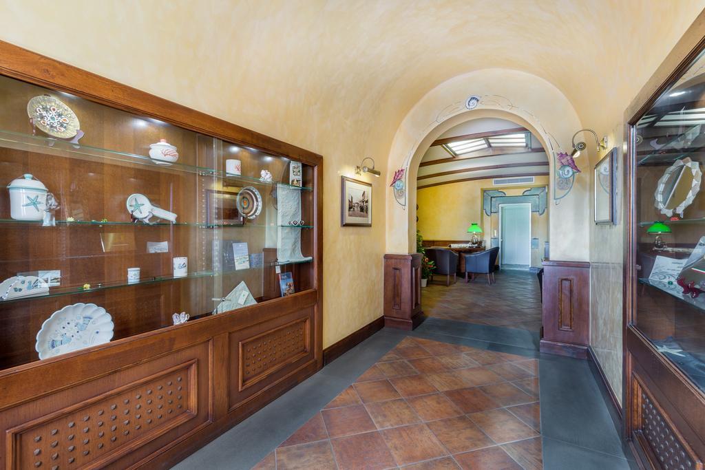 La Vecchia Fonte Boutique Hotel Palau Luaran gambar